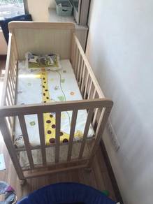 Baby crib, baby cot