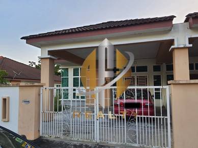 Semi-Detached House For Sale in Sik,KDH