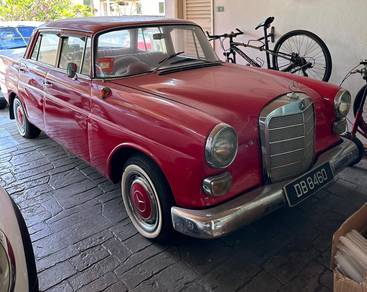 Mercedes Benz 240D  in Gelugor, PNG