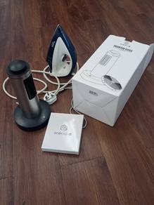 Electric clothes iron with air freshener 