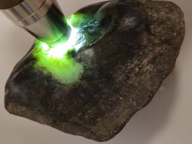 Bongkah Mentah Giok Jadeite Ais Hijau Burma Gred A
