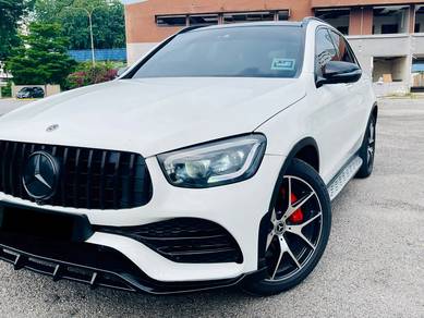 Mercedes Benz GLC300 300 4MATIC AMG LINE in Ampang, SGR