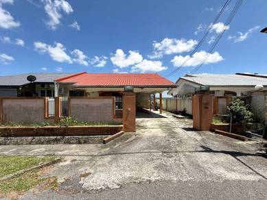 Semi-Detached House For Sale in Miri,SWK