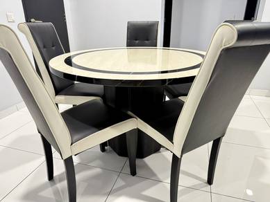 6seater marble-designed dining table in 80–90% new