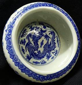 Vintage Chinese Blue and White Porcelain Bowl chin