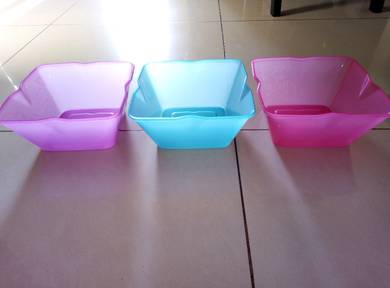 Plastic boxes (3 pieces)
