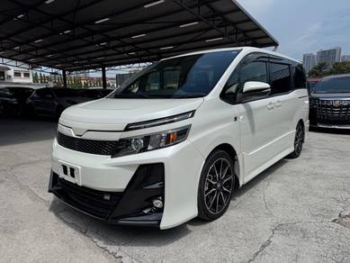 Toyota Voxy ZS KIRAMEKI III in Kepong, KUL