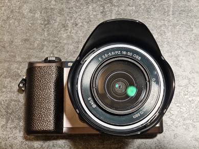 Sony A5100 with 16-50mm Lens