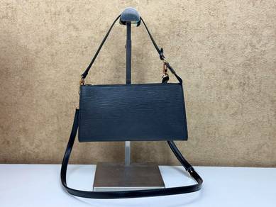 Louis Vuitton M52942 Epi Leather Pochette Clutch