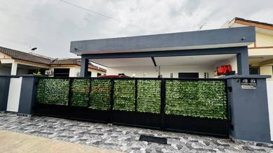 Semi-Detached House For Sale in Lunas,KDH