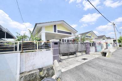 Semi-Detached House For Sale in Gemencheh,NSN