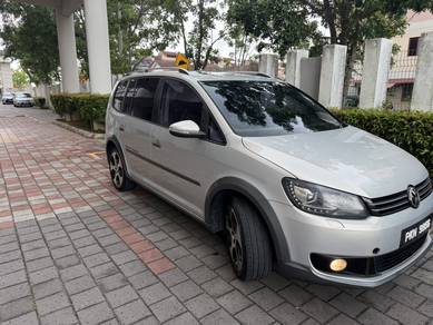 Volkswagen Cross Touran TSI in Persiaran Gurney, PNG