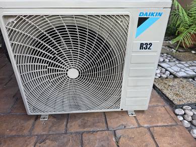 Daikin 1.5hp (used with issue) 