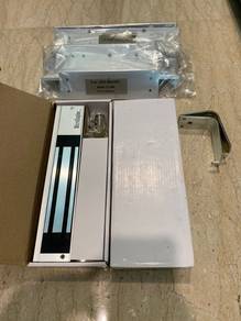 Microengine magnetic glass door lock