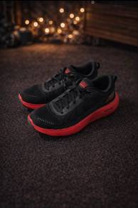 skecher max road 5 size 43, front carbon plate
