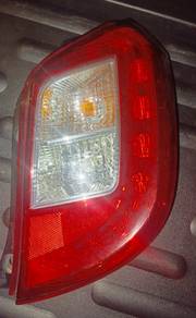 Lampu axia belakang sebelah kanan