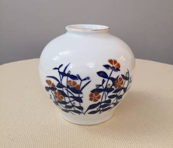 Small porcelain hand painted vase