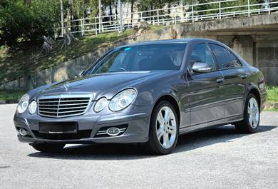 Mercedes Benz E200 200 CLASSIC (CBU) in Bukit Jalil, KUL