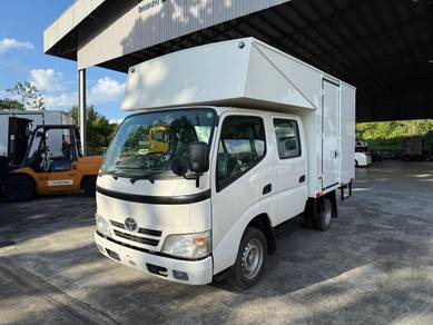 Toyota Dyna Double Cab Luton box lorry