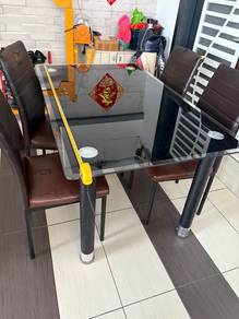 meja makan dining table