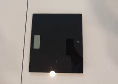 Decathalon Glass weighing scale