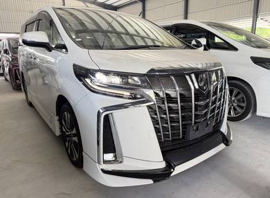 Toyota Alphard SC in KLCC, KUL