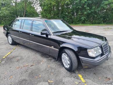 Mercedes Benz 260E in Kajang, SGR