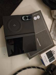 z fold 8 512gb green with Spigen case n charger