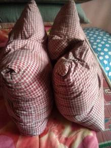 bantal kecik