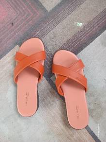 nk jual selipar dr cardin
