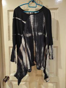 Black & white long sleeve top 
