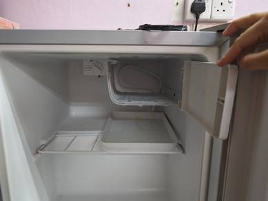 Peti Ais Mini / Mini Bar Fridge Hisense (Preloved)