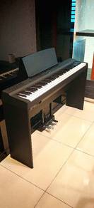 YAMAHA P-125 piano