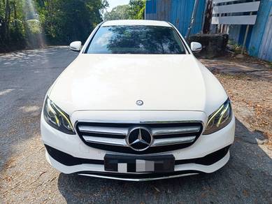 Mercedes Benz E200 200 AVANTGARDE (CKD) in Desa Petaling, KUL