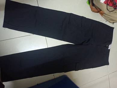Seluar kerja lelaki berpoket