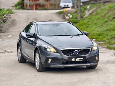 Volvo V40 CROSS COUNTRY T5 in Salak Selatan, KUL