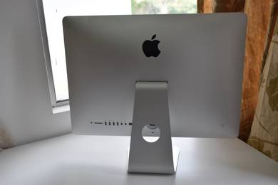 Apple iMac (21.5-inch, Late 2015)