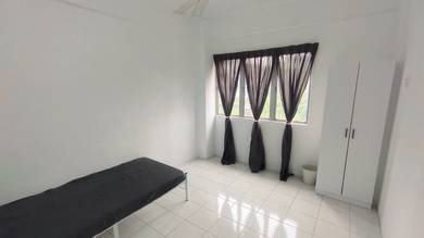 Room in Shah Alam, SGR