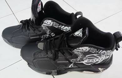 Basketball Shoe 45