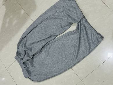 baggy sweatpants