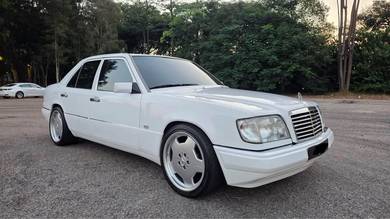 Mercedes Benz E200 200 CLASSIC (CBU) in Taman Tun Dr Ismail, KUL