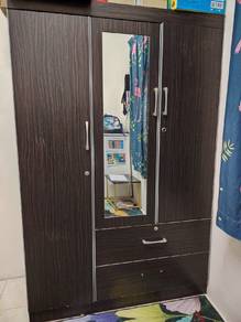 Almari untuk dijual