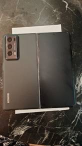 HONOR Magic V2