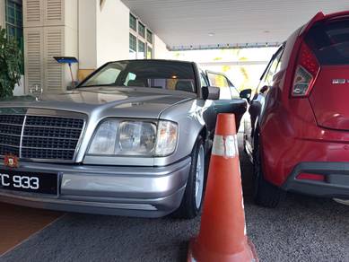 Mercedes Benz 230  in Muar, JHR
