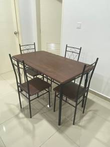 Meja makan 4 seater untuk dijual