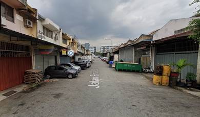 Warehouse / Factory For Rent in Sri Damansara,KUL