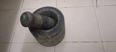 stone mortar and pestle (Idi Kallu)