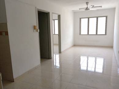 Flat For Sale in Apartment Tanjung Merdeka Villa