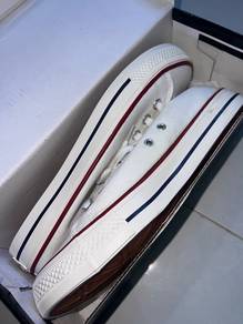 High Cultured white shoes | vintage canvas sneaker