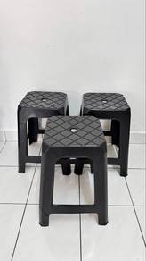 Bangku plastik hitam / Plastic stools